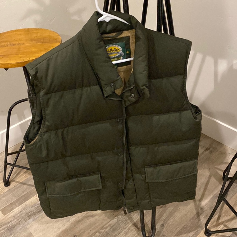 Men’s Hunter green Cabela vest. Northern Goose down 75%. Size L-Tall.